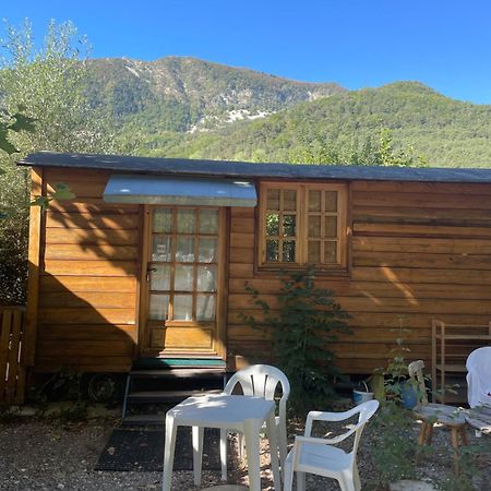 La Roulotte Chez Camille Hotel Veynes Exterior photo